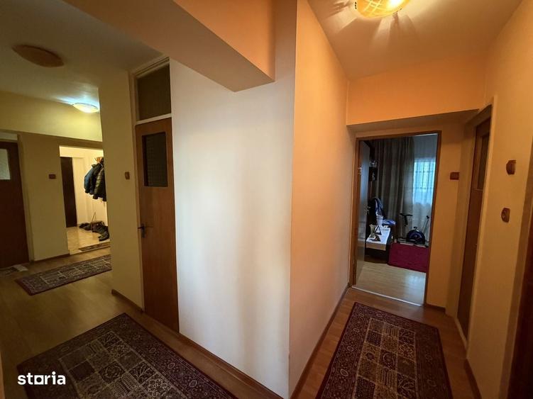 Apartament cu 4 camere în Rahova