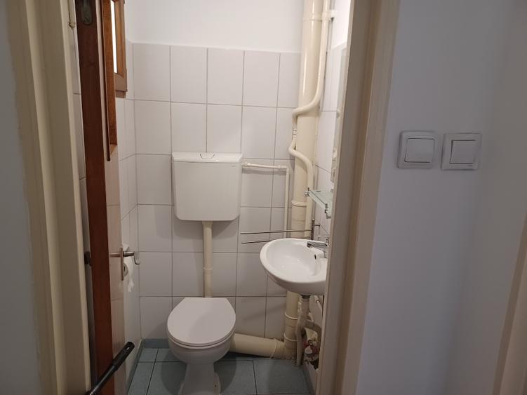 Apartament cu 3 camere semidecomandat în Calea Călărașilor
