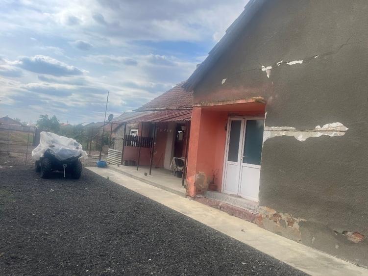 Casă individuală cu 4 camere cu Canalizare în Sânmihaiu Român