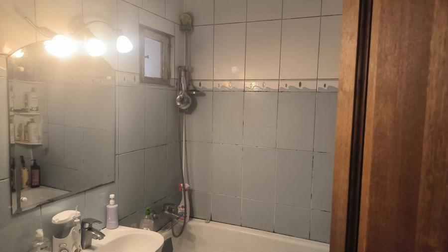 Apartament cu 3 camere decomandat în Drumul Taberei