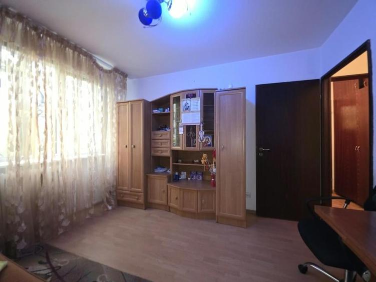 Apartament cu 4 camere în Drumul Taberei