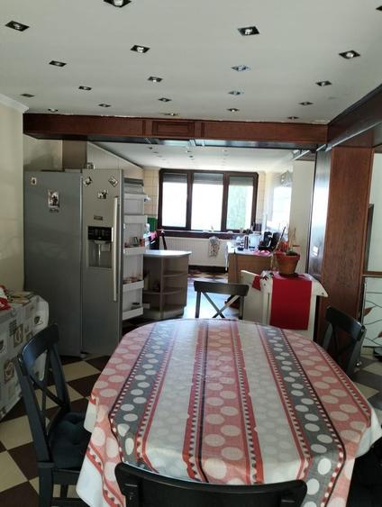 Casă individuală cu 6 camere cu Canalizare în Nord-Vest