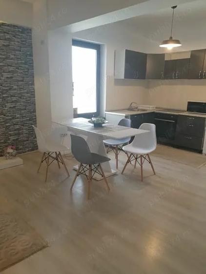 Apartament cu 3 camere decomandat, mobilat în Central