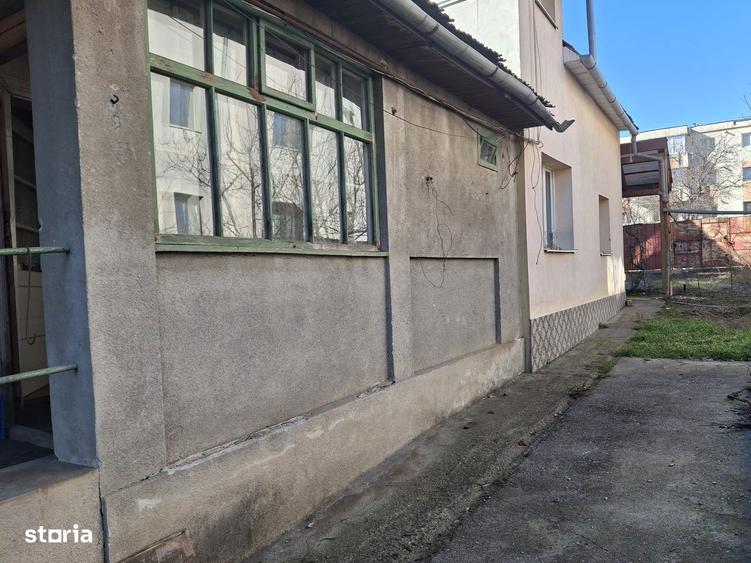 Casă cu 4 camere cu Teren 481 Mp în Între Lacuri