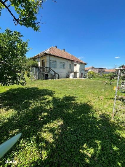 Casă cu 3 camere cu Teren 2704 Mp în Central