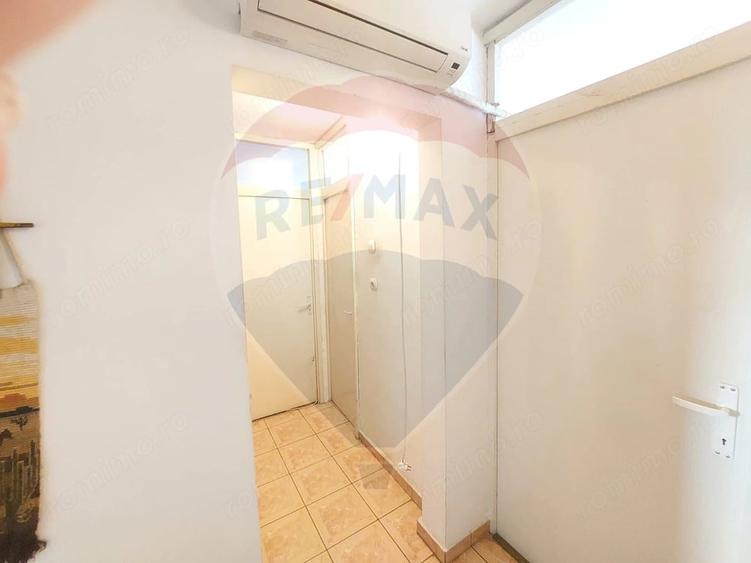 Apartament cu 6 camere decomandat în Central