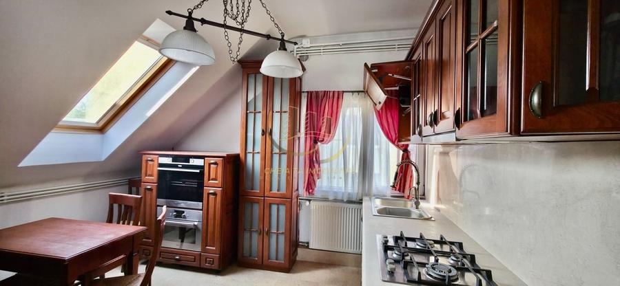 Apartament cu 4 camere decomandat în Central