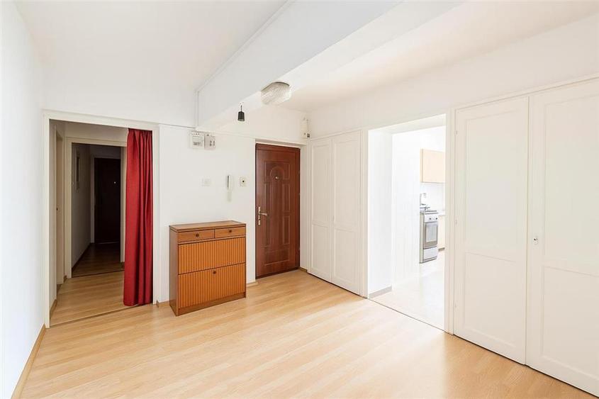 Apartament cu 4 camere decomandat în Nufărul