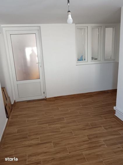 Casă cu 2 camere cu Teren 1500 Mp în Central