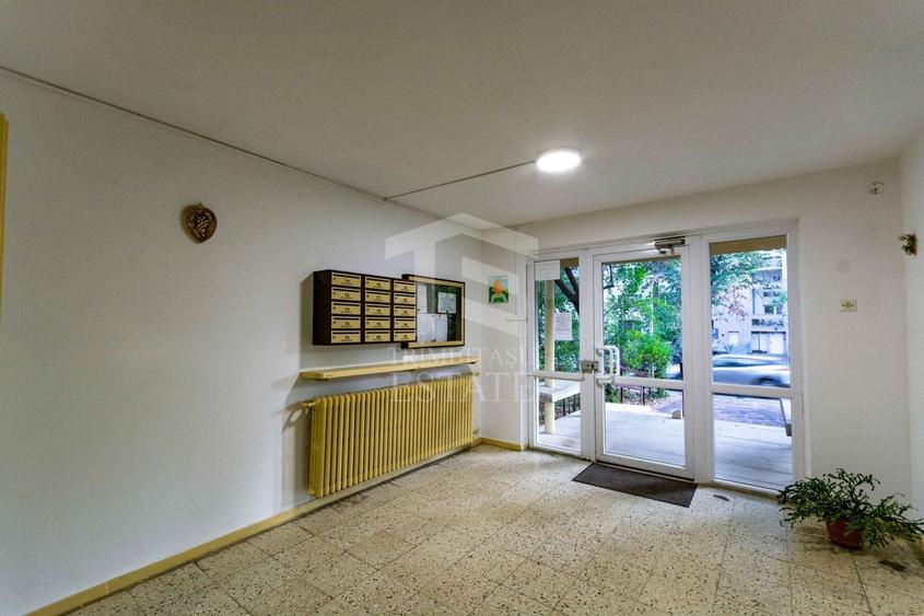 Apartament cu 3 camere decomandat, mobilat în Titan