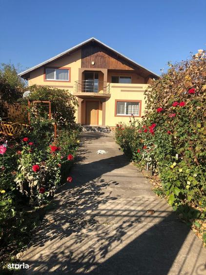 Casă cu 6 camere cu Teren 1500 Mp în Gara de Nord