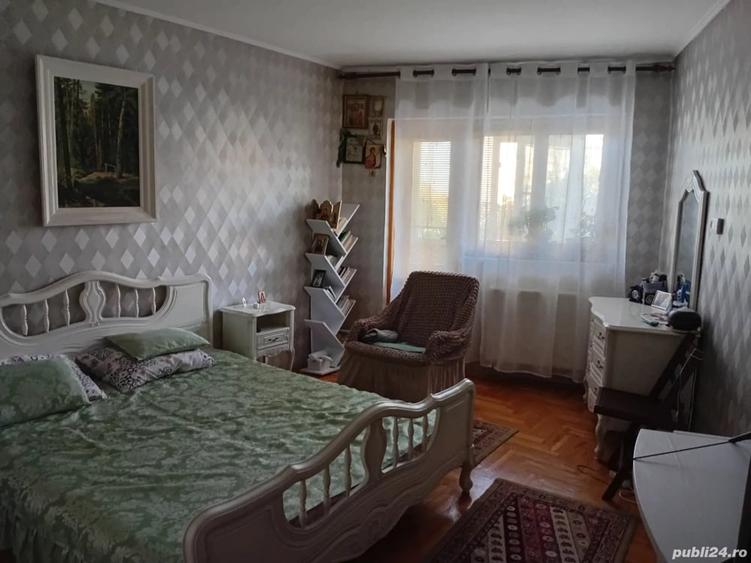 Apartament cu 5 camere decomandat în Central