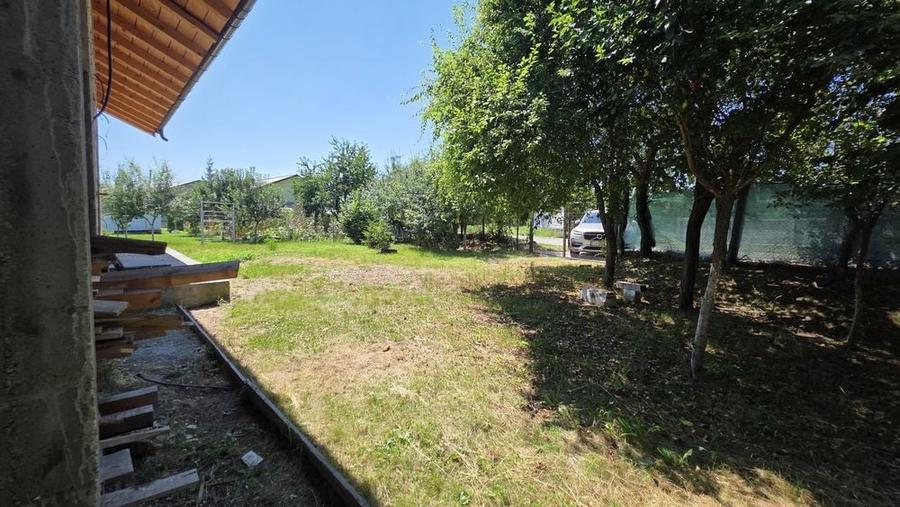 Casă cu 4 camere în Podenii Noi