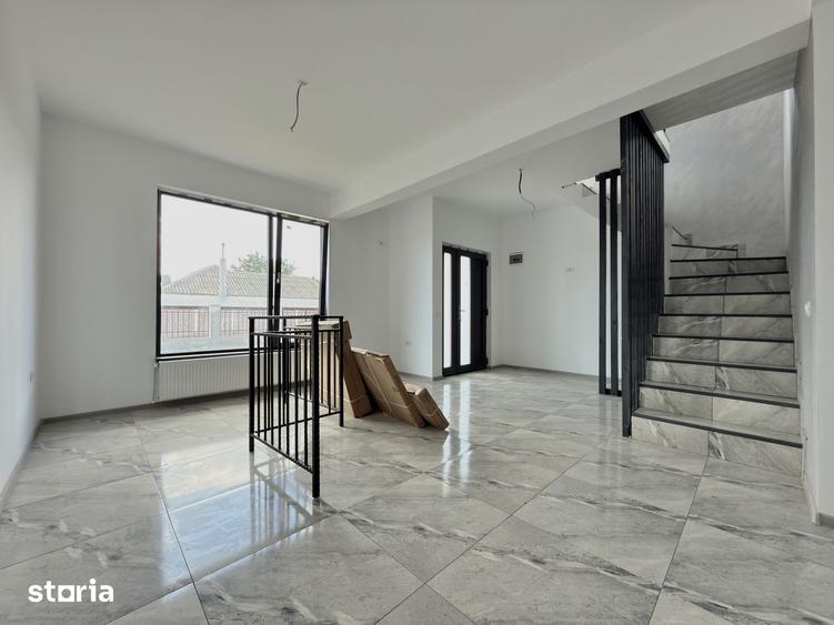 Casă cu 4 camere cu Teren 300 Mp în Lumina