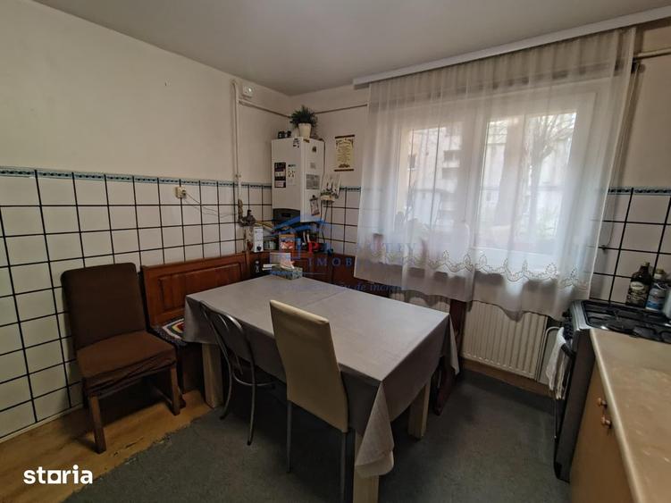 Apartament cu 3 camere decomandat, mobilat în Burdujeni