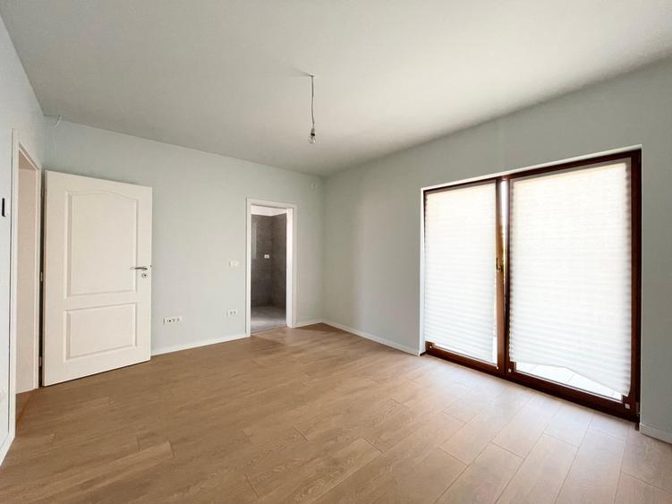 Duplex cu 4 camere cu Canalizare în Moșnița Nouă