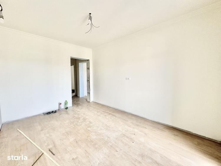 Apartament cu 3 camere decomandat în Neptun