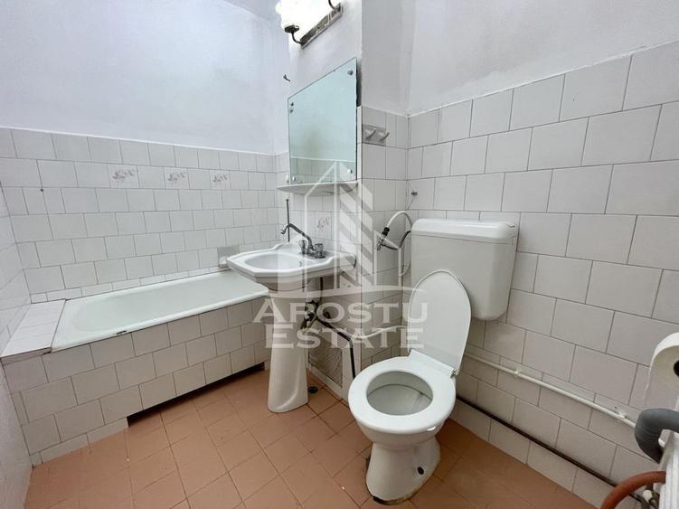 Apartament cu 3 camere decomandat în Buziașului