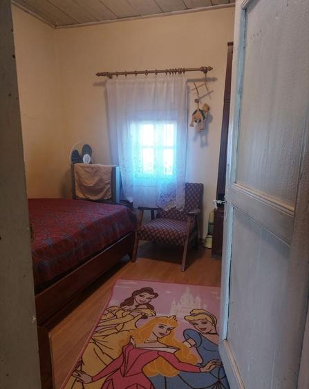Casă cu 4 camere în Urleasca