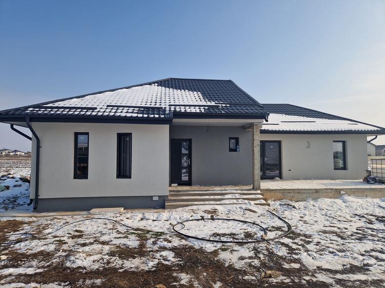 Casă cu 4 camere în Dragomirești-Deal