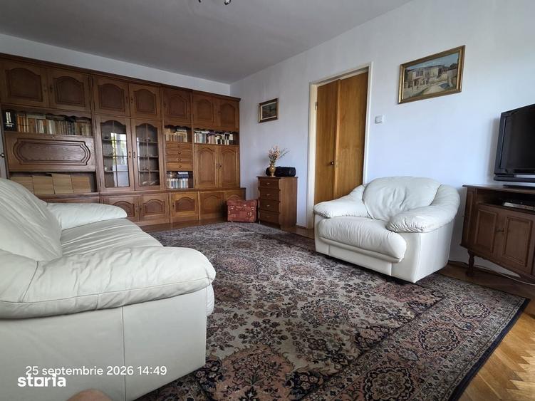 Apartament cu 4 camere decomandat în Cuțitul de Argint