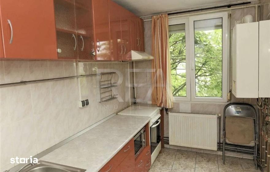 Apartament cu 3 camere semidecomandat în Drumul Taberei