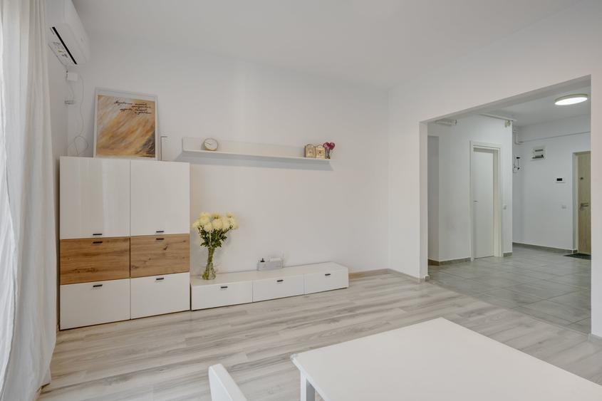 Apartament cu 3 camere decomandat în Ștefăneștii de Jos