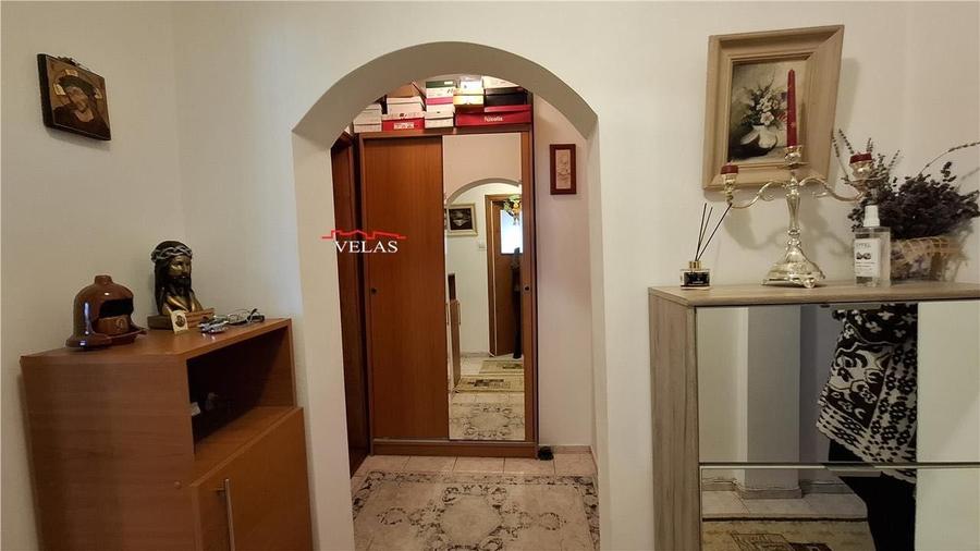 Apartament cu 3 camere decomandat, mobilat în Central