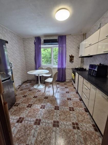 Apartament cu 3 camere decomandat, mobilat în Vitan Mall