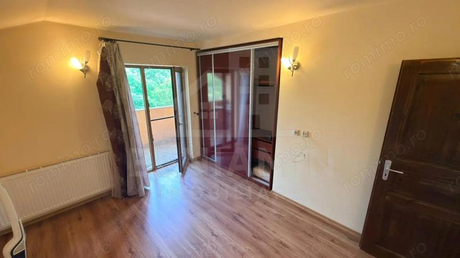 Casă cu Teren 464 Mp în Cârcea