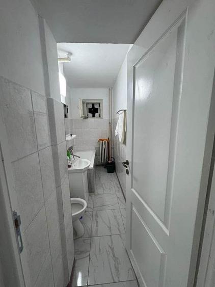 Apartament cu 3 camere semidecomandat, mobilat în Tomis Nord