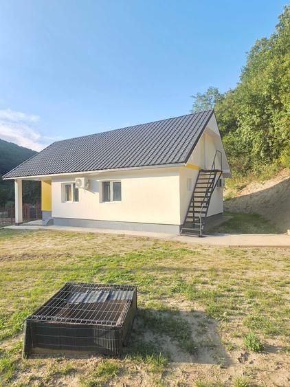 Casă cu 3 camere în Leșnic