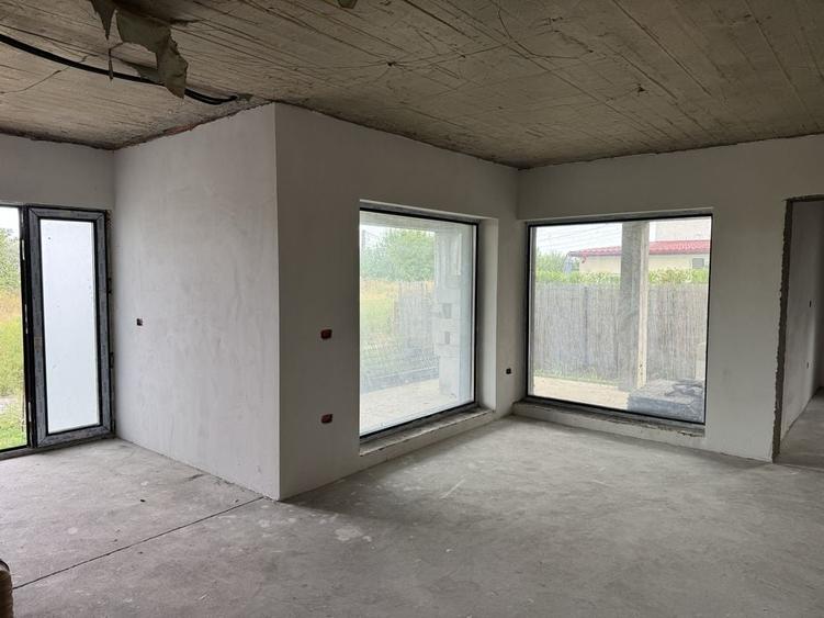 Casă cu 4 camere în Costi