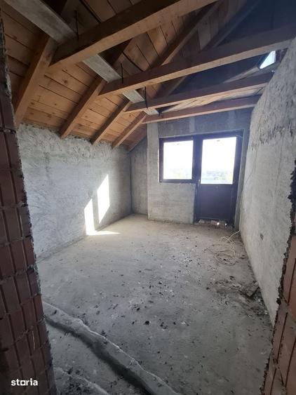 Casă cu 4 camere cu Teren 1118 Mp în Central