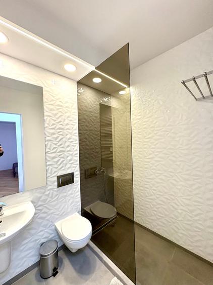 Apartament cu 3 camere semidecomandat, mobilat în Pipera