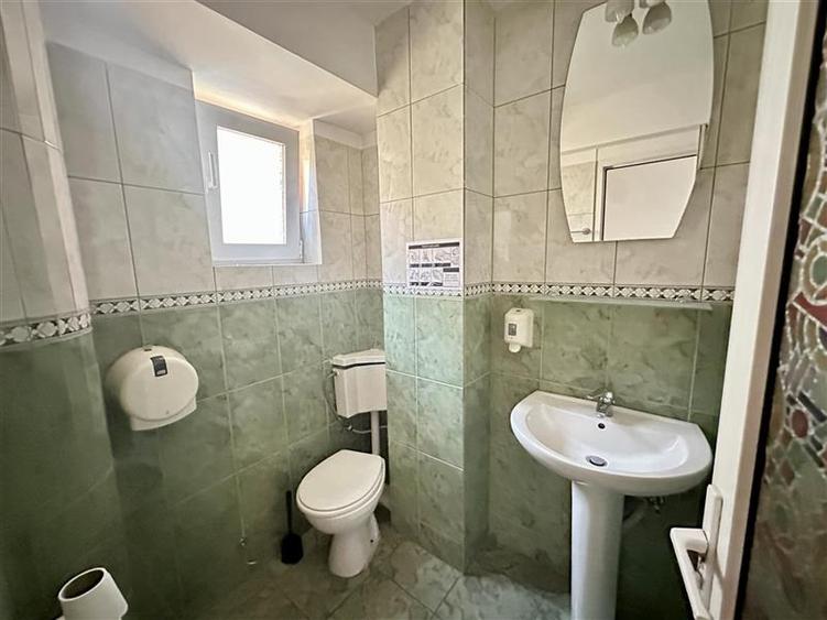 Birou, de 88 mp, în Central