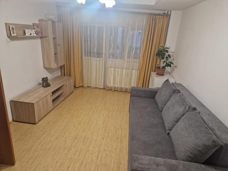 Apartament cu 2 camere decomandat în Basarabia
