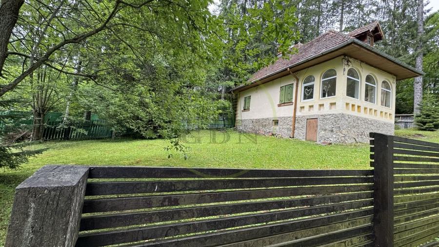 Casă individuală cu 5 camere cu Canalizare în Cioplea