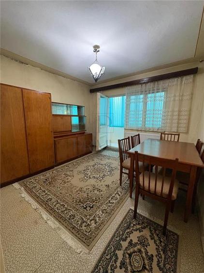 Apartament cu 4 camere decomandat în Aradului