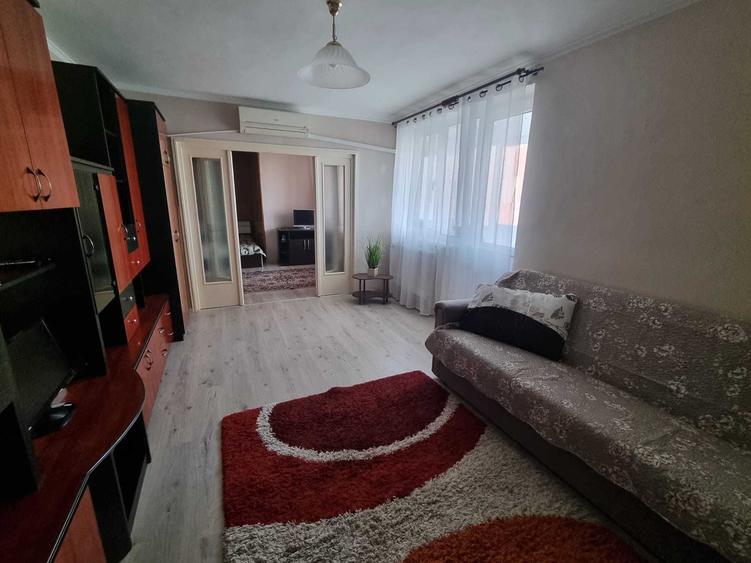 Apartament cu 3 camere decomandat în Exterior Vest