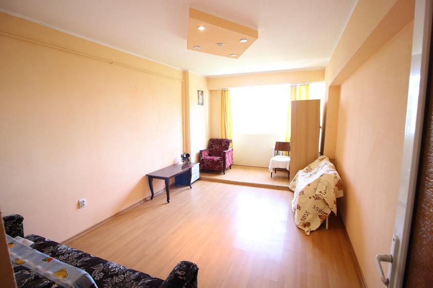 Apartament cu 2 camere decomandat în