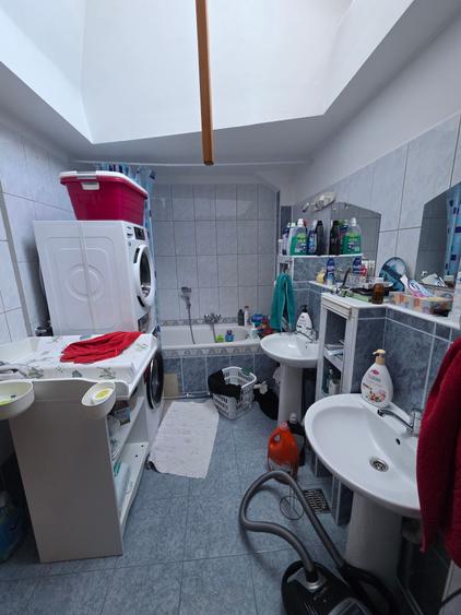 Casă cu 6 camere cu Canalizare în Mihai Eminescu