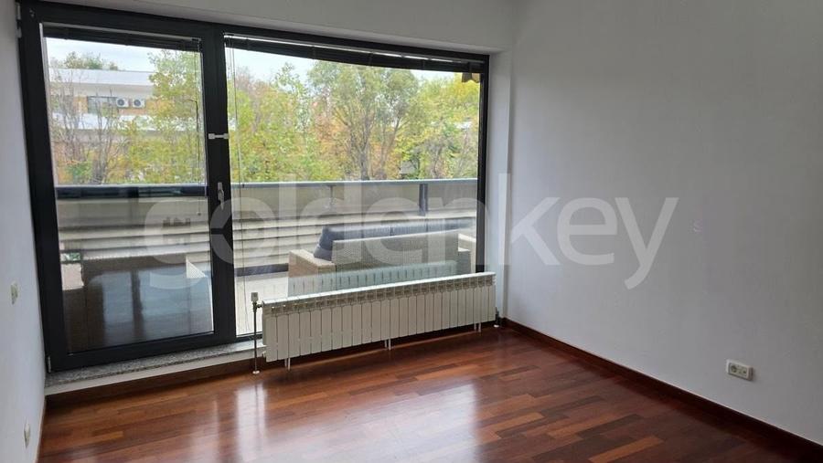 Apartament cu 4 camere decomandat în Herăstrău