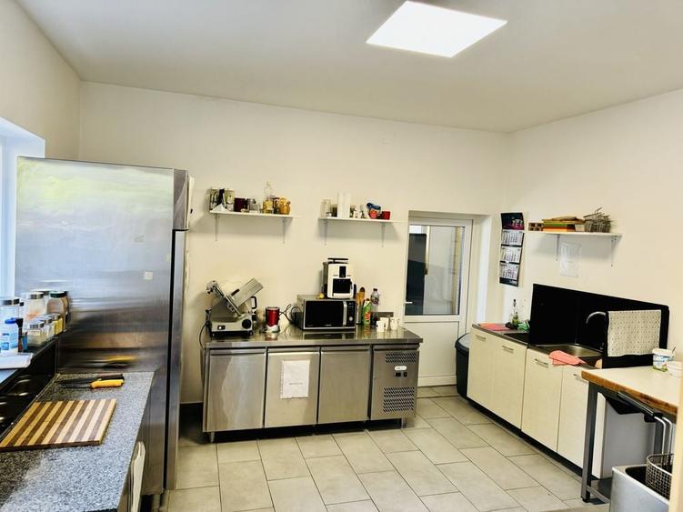 Casă cu 4 camere în Central