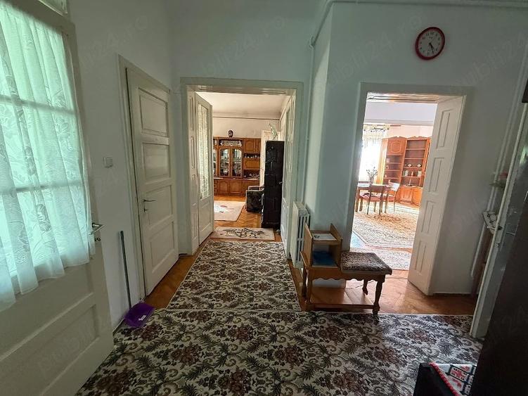 Casă cu 3 camere cu Teren 550 Mp în Central