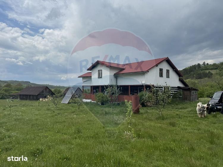 Casă cu 4 camere în Topa Mică