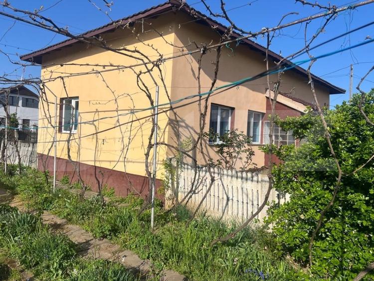 Casă individuală cu 3 camere cu Teren 2320 Mp în Exterior Sud