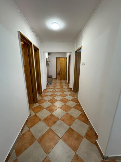 Apartament cu 3 camere decomandat, mobilat în Dristor