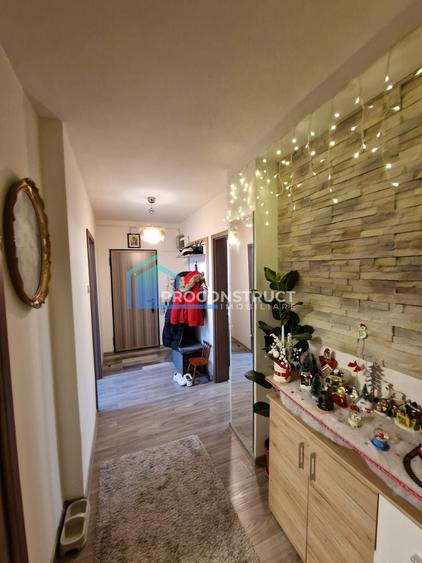 Apartament cu 5 camere, mobilat în UMT