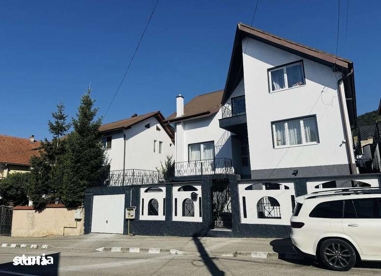 Casă cu 5 camere cu Teren 300 Mp în Codlea